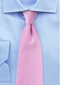 Cravatta rosa con texture delicata