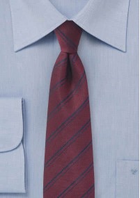 Cravatta a righe rosso vino con lana