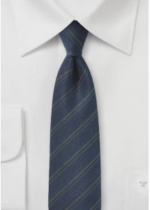 Cravatta a righe blu navy con lana