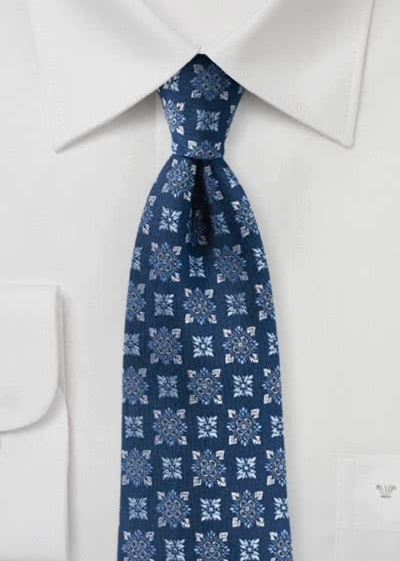 Cravatta da uomo con stemmi floreali blu scuro