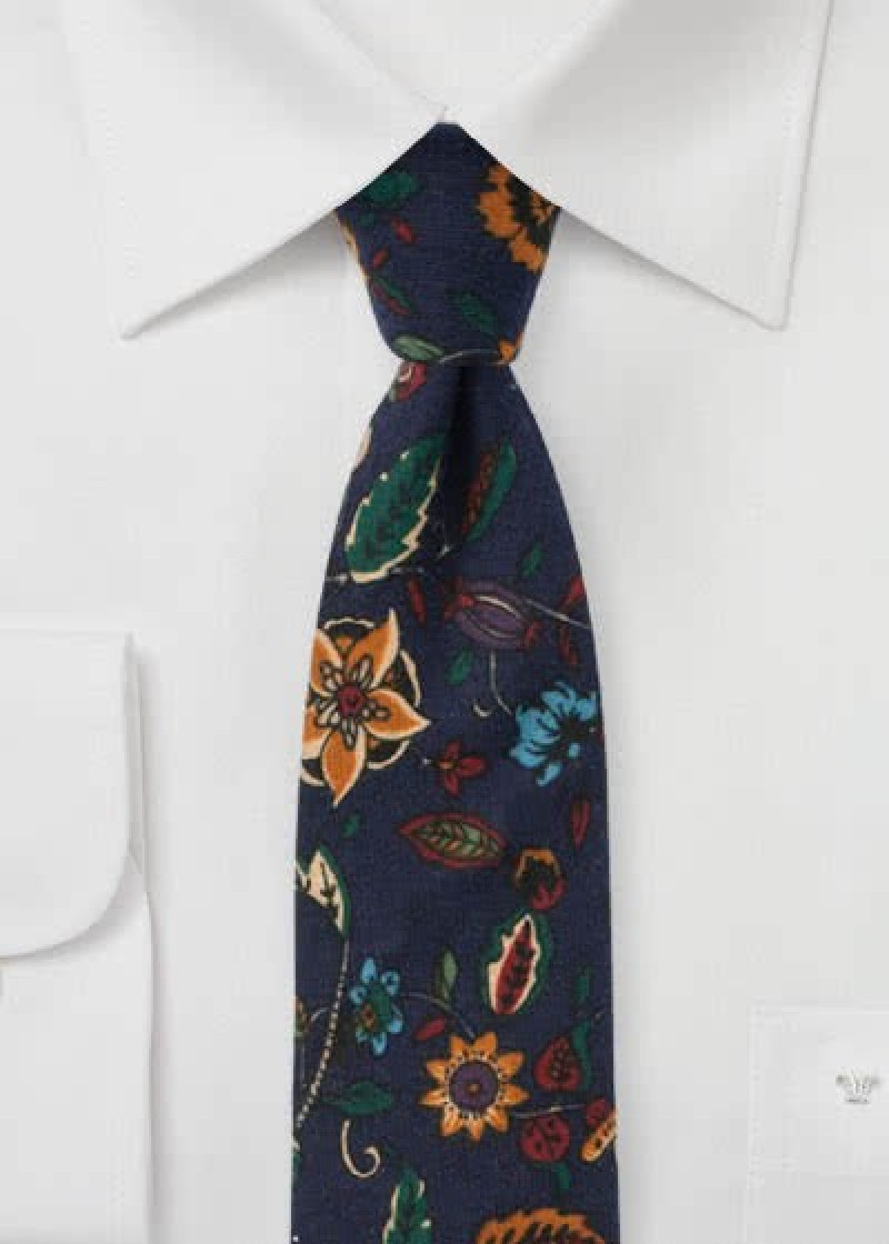 Cravatta da uomo con design a fiori blu navy